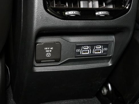 Used 2025 Jeep Grand Cherokee Altitude image 23