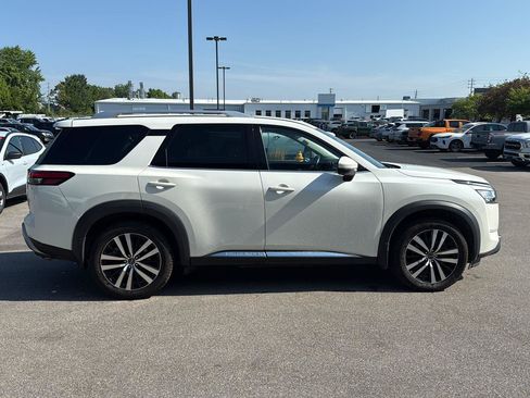 Used 2023 Nissan Pathfinder Platinum AWD/4WD image 2