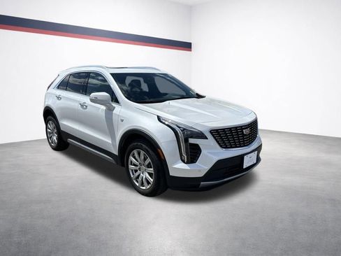 Used 2023 Cadillac XT4 Premium Luxury w/ Technology Package AWD/4WD image 3