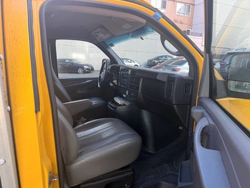 Used 2015 GMC Savana 3500 image 12