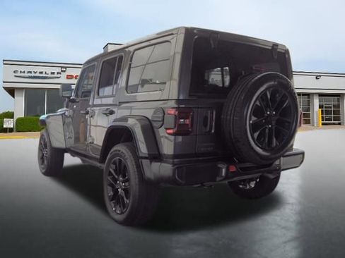 Used 2025 Jeep Wrangler Unlimited Sahara w/ Safety Group AWD/4WD image 4