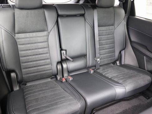 New 2025 Mitsubishi Outlander SE image 13