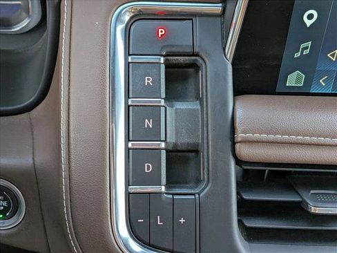 Used 2023 Chevrolet Tahoe High Country image 13