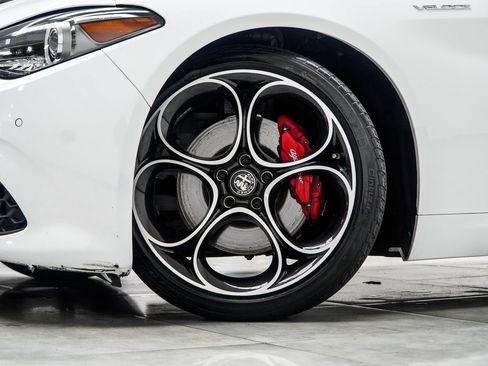 Used 2023 Alfa Romeo Giulia Veloce RWD image 6