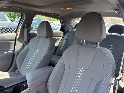 Used 2025 Hyundai Elantra SEL FWD image 15