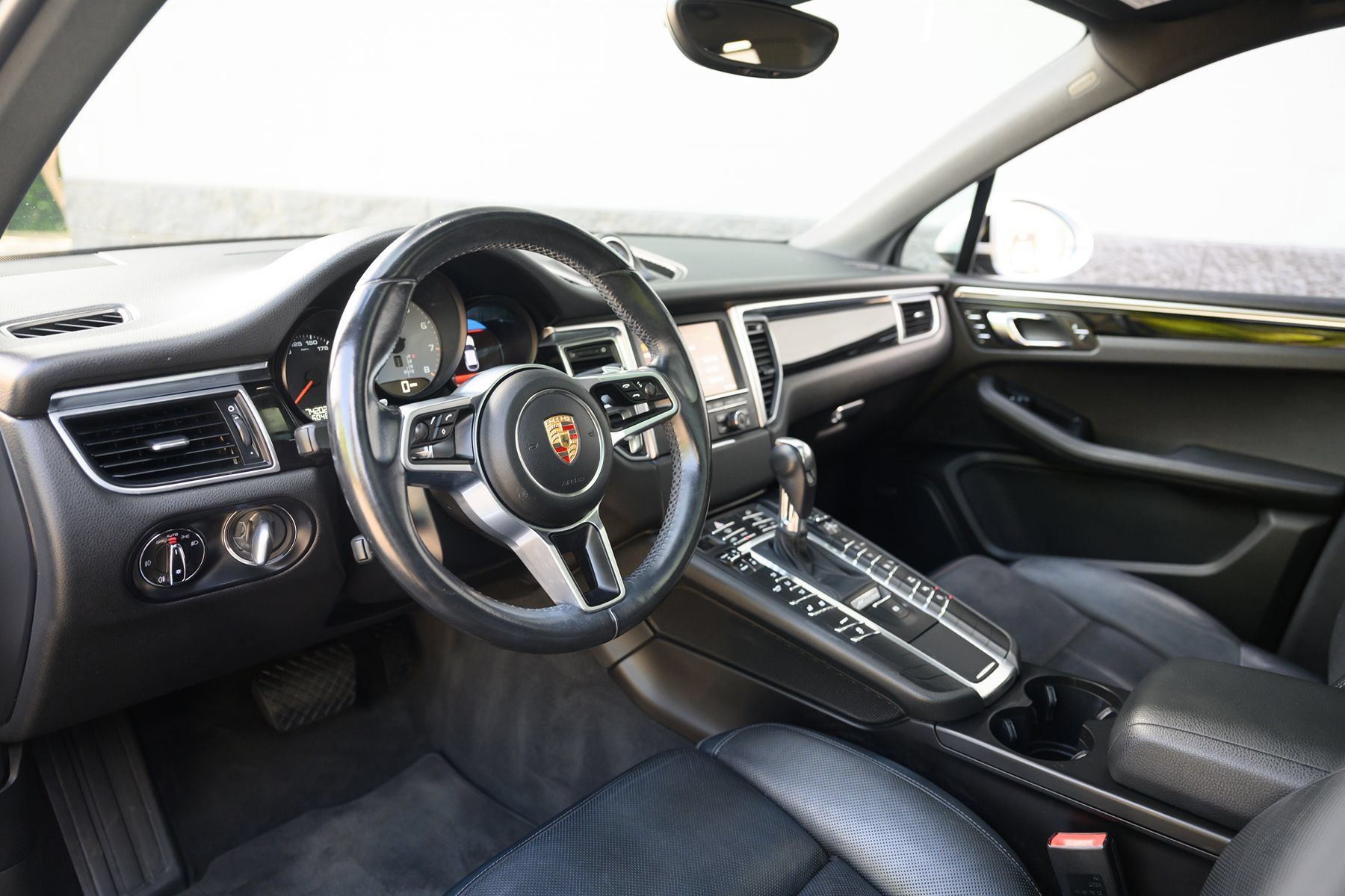 Used 2015 Porsche Macan S AWD/4WD image 19