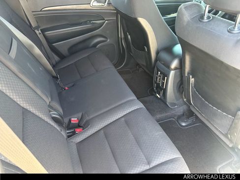 Used 2018 Jeep Grand Cherokee Laredo RWD image 30