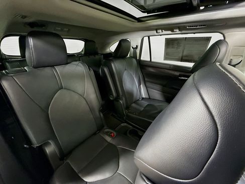 Certified 2022 Toyota Highlander Platinum image 29