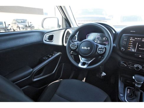 Used 2025 Kia Soul LX w/ LX Technology Package image 12