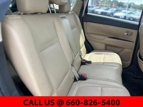 Used 2016 Mitsubishi Outlander SE AWD/4WD image 6