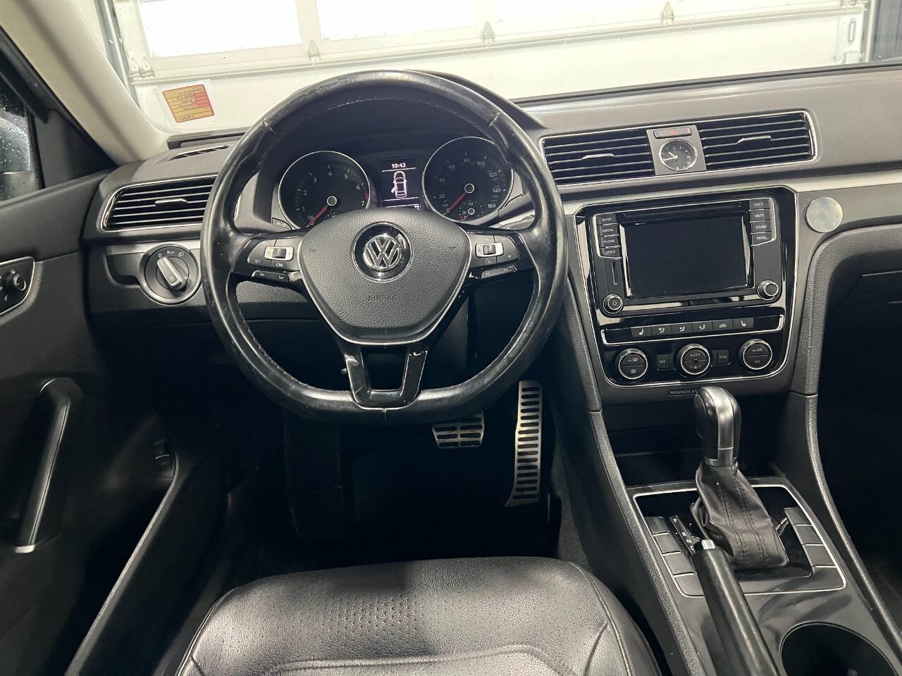 Used 2017 Volkswagen Passat 1.8T R-Line w/ R-Line Lighting Package FWD image 8
