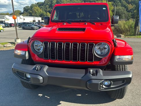 New 2025 Jeep Gladiator Sport image 3
