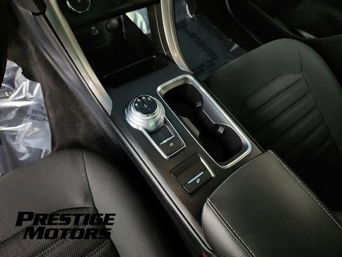 Used 2018 Ford Fusion SE FWD image 11
