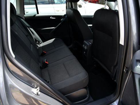 Used 2014 Volkswagen Tiguan S image 18