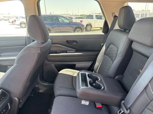 Certified 2025 Nissan Pathfinder SV FWD image 38