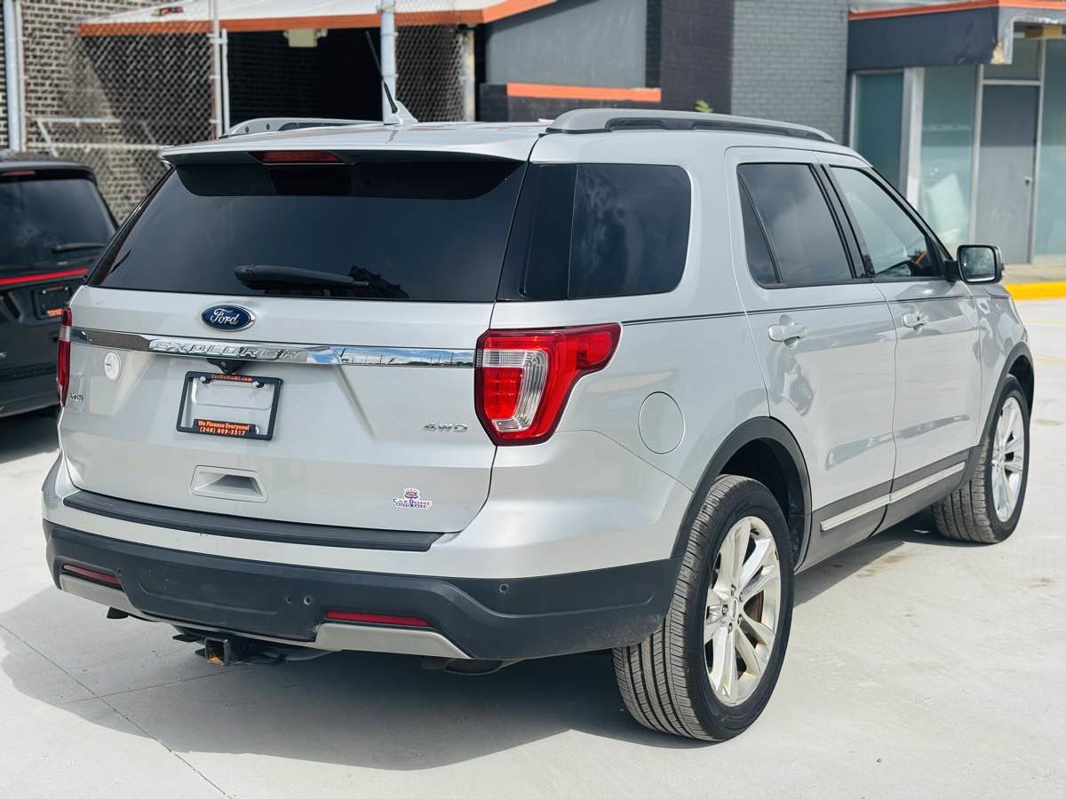 Used 2019 Ford Explorer XLT w/ Equipment Group 202A AWD/4WD image 8