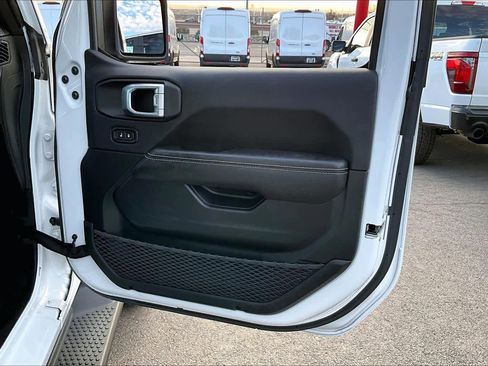 Used 2023 Jeep Wrangler Sahara w/ Cold Weather Group image 21