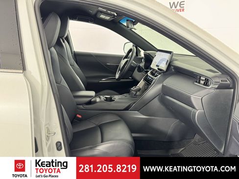 Certified 2024 Toyota Venza XLE image 22