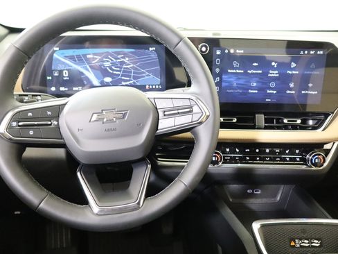 New 2026 Chevrolet Equinox ACTIV AWD/4WD image 24