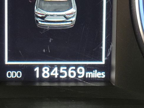 Used 2014 Toyota Highlander XLE image 3