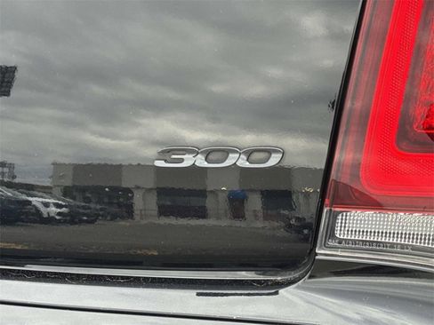 Used 2022 Chrysler 300 Touring w/ Sport Appearance Package image 12