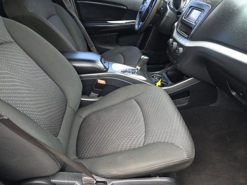 Used 2019 Dodge Journey SE image 9