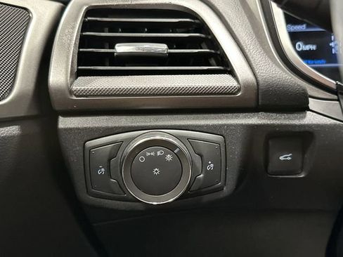 Used 2020 Ford Fusion SE FWD image 19