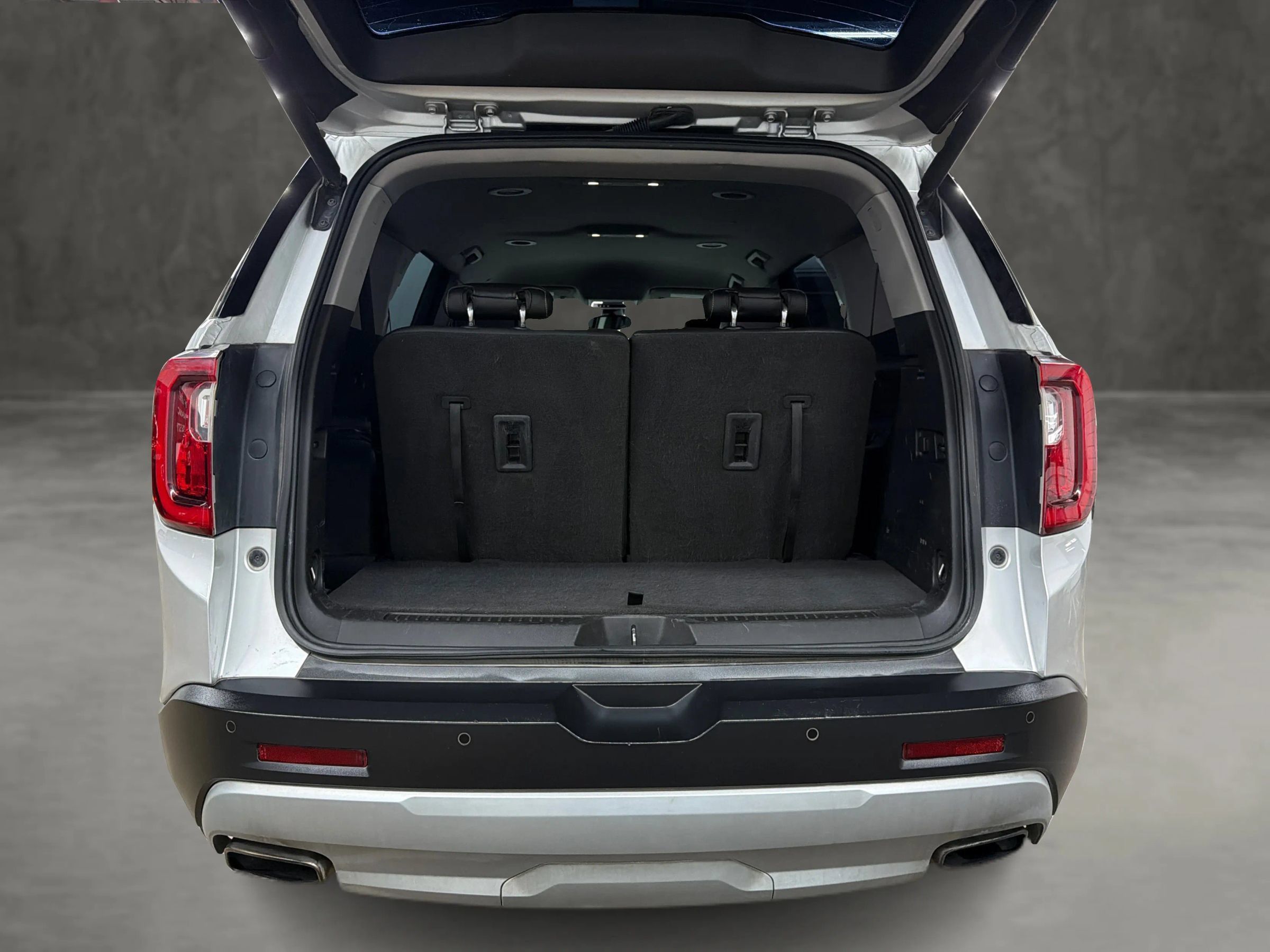 Used 2020 GMC Acadia SLT w/ LPO, Cargo Package FWD image 10