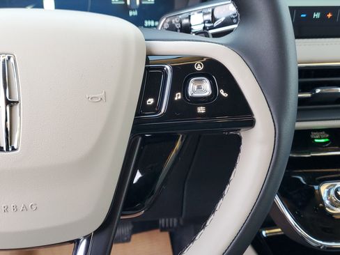 New 2026 Lincoln Corsair Premiere image 17