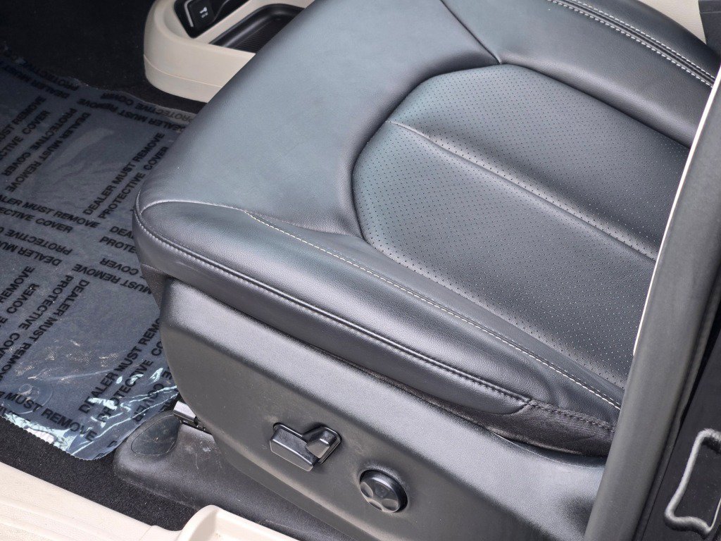 Used 2024 Chrysler Pacifica Touring-L FWD image 22