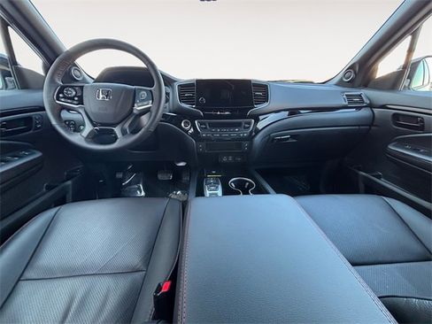 Certified 2025 Honda Passport Black Edition image 10
