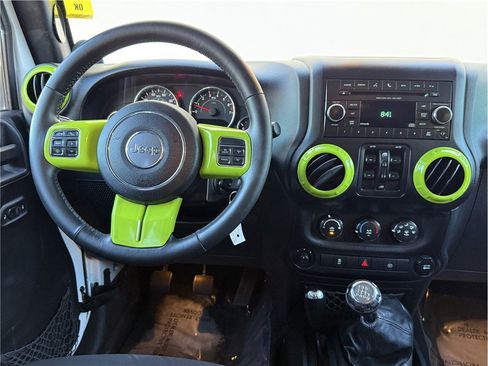 Used 2014 Jeep Wrangler Unlimited Sahara w/ Connectivity Group AWD/4WD image 14