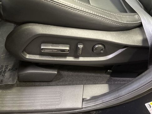 Used 2023 Honda Pilot Touring image 12