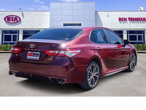Used 2018 Toyota Camry SE w/ Convenience Package image 4