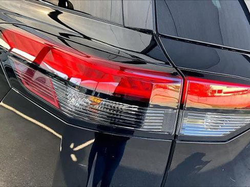 Certified 2023 Nissan Pathfinder SL w/ Lighting Package (N92) image 27