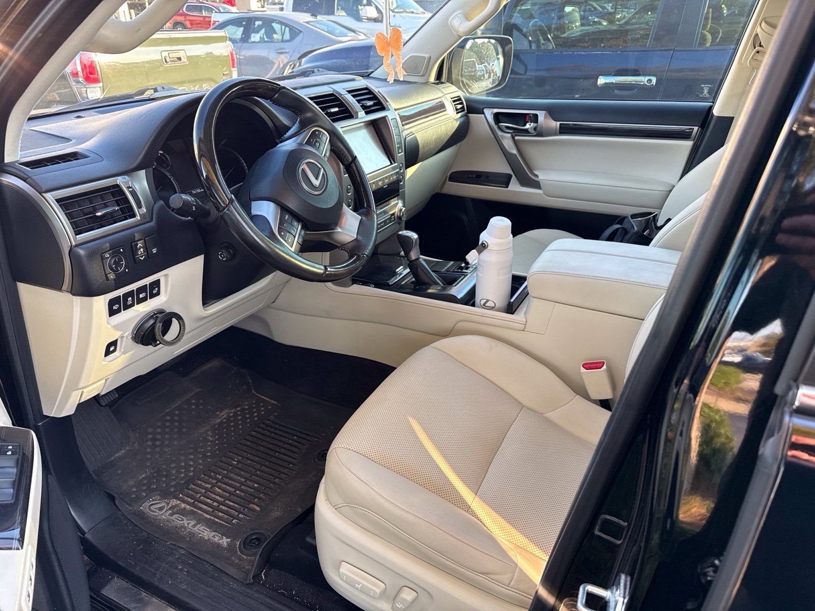 Used 2021 Lexus GX 460 Premium w/ Premium Package AWD/4WD image 2