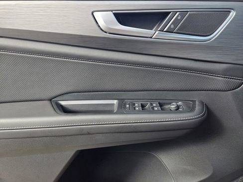 New 2026 Volkswagen Atlas Cross Sport SE image 18