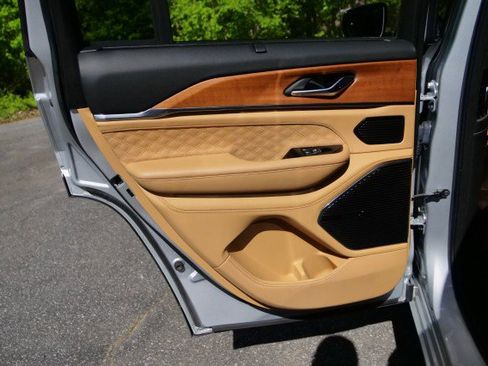 Used 2022 Jeep Grand Cherokee Summit image 35