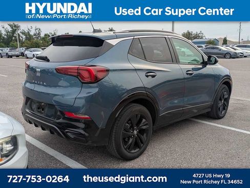 Used 2024 Buick Encore GX Sport Touring FWD image 2