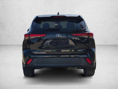 Used 2023 Toyota Highlander L FWD image 6