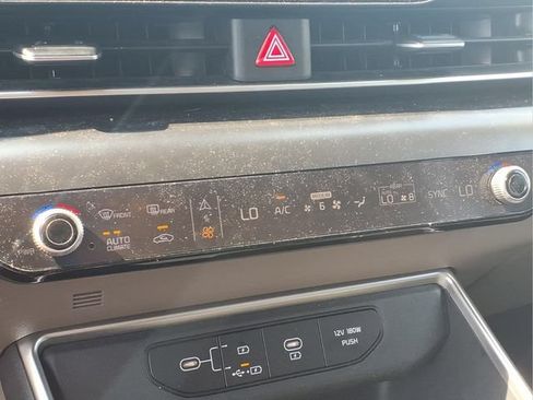 Used 2026 Kia Carnival FWD image 9