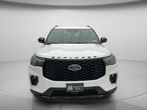 Used 2025 Ford Explorer ST-Line w/ ST-Line Street Pack AWD/4WD image 2