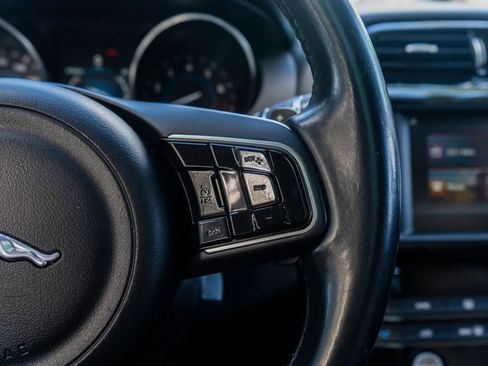 Used 2017 Jaguar F-PACE Premium image 71