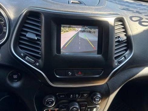 Used 2020 Jeep Cherokee Latitude Plus w/ Cold Weather Group AWD/4WD image 30