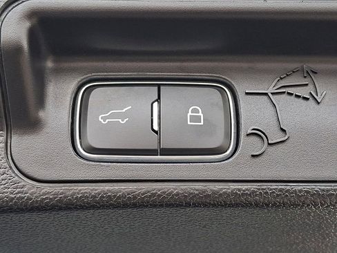 Used 2020 Ford Explorer XLT w/ Equipment Group 202A image 29