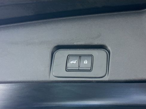 Used 2025 Nissan Rogue SV image 30