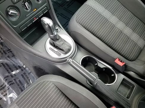 Used 2012 Volkswagen Beetle 2.0T image 18