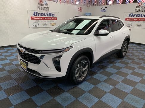 New 2026 Chevrolet Trax LT image 1