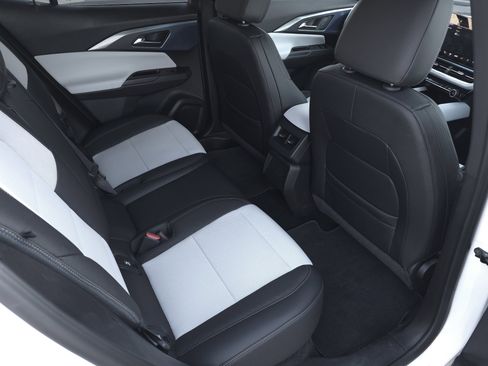 Used 2025 Chevrolet Equinox EV LT image 36