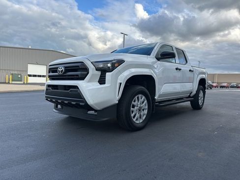 Certified 2024 Toyota Tacoma SR image 3